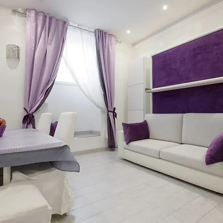 Violet Vatican Roma